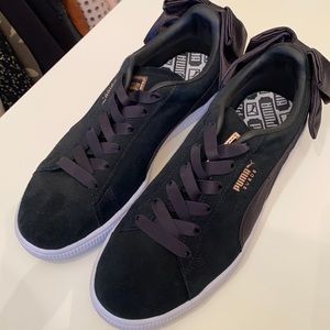 Women’s black puma shoes with Bow